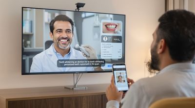 Virtual consultation between a patient and Mexican dentist planning teeth whitening.